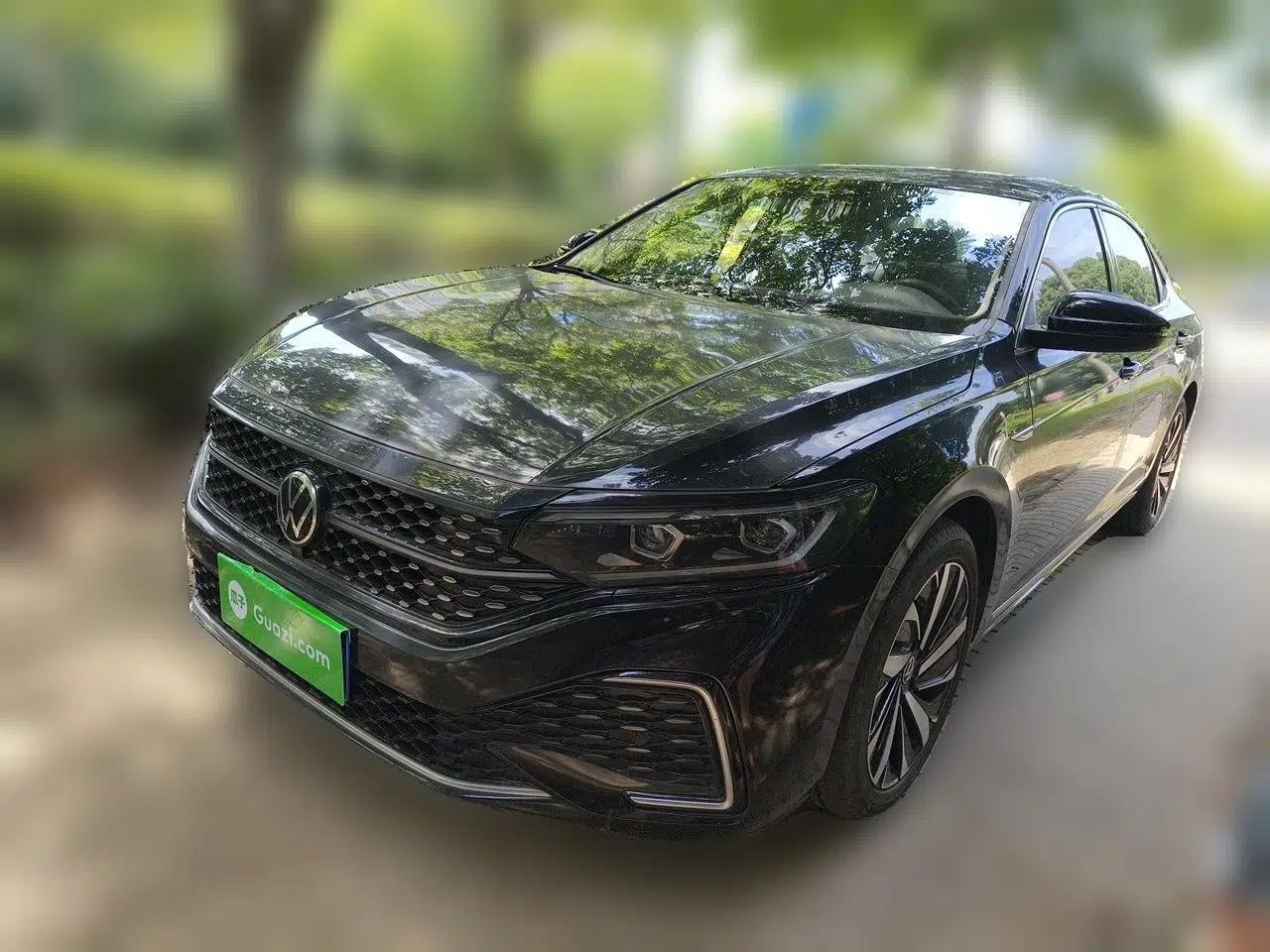 Volkswagen Passat 2022 330TSI Starry Luxury Edition — миниатюра 1