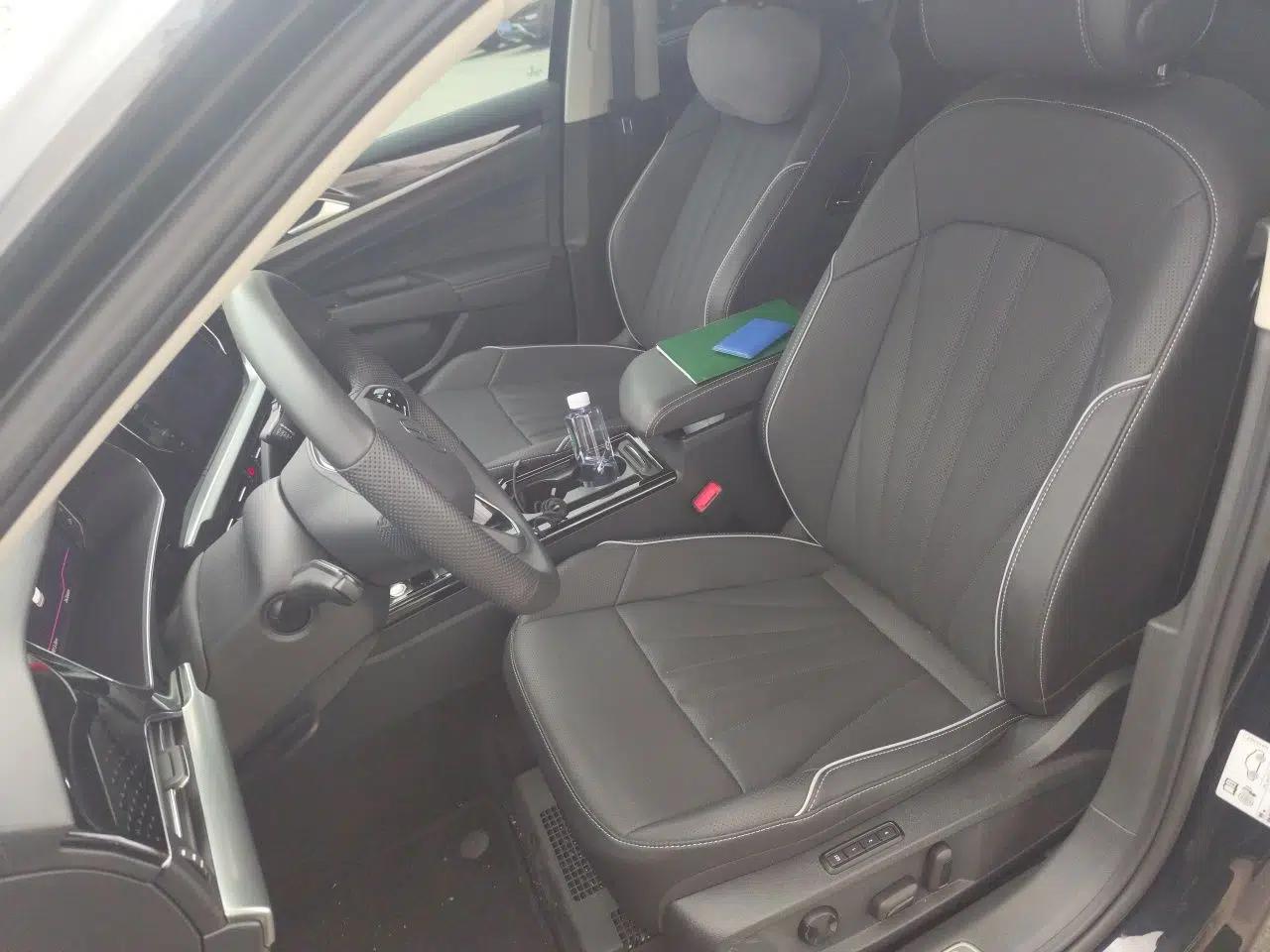 Volkswagen Passat 2024 380TSI Starry Dragon Edition — миниатюра 15