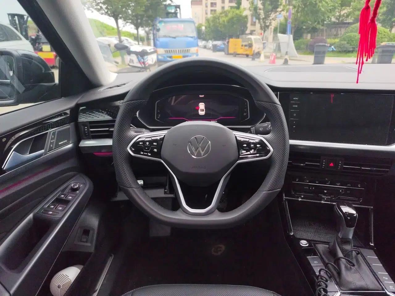 Volkswagen Passat 2024 380TSI Starry Dragon Edition — миниатюра 10