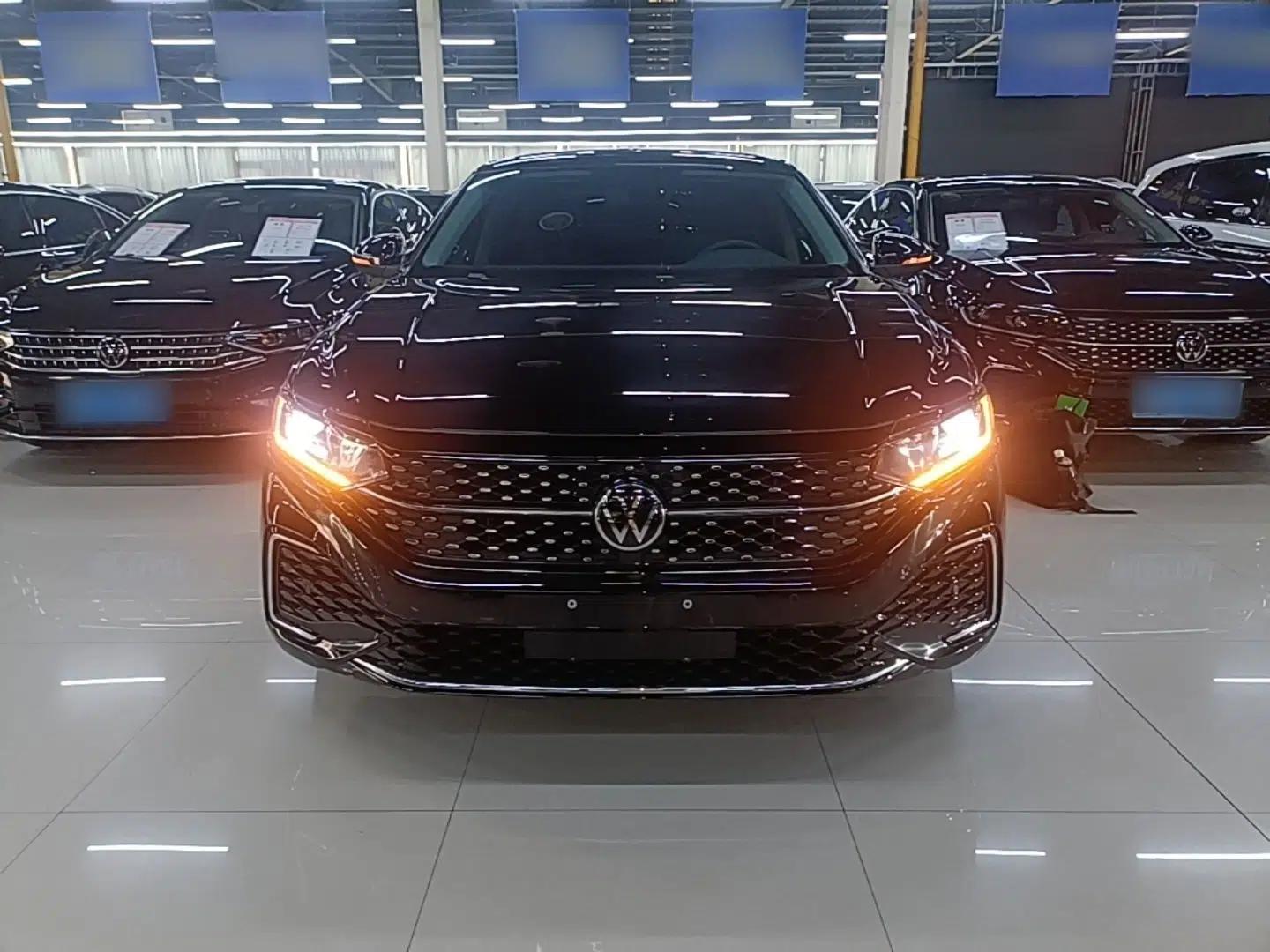 Volkswagen Passat 2025 Outstanding Model 380TSI Starry Dragon Edition — миниатюра 2