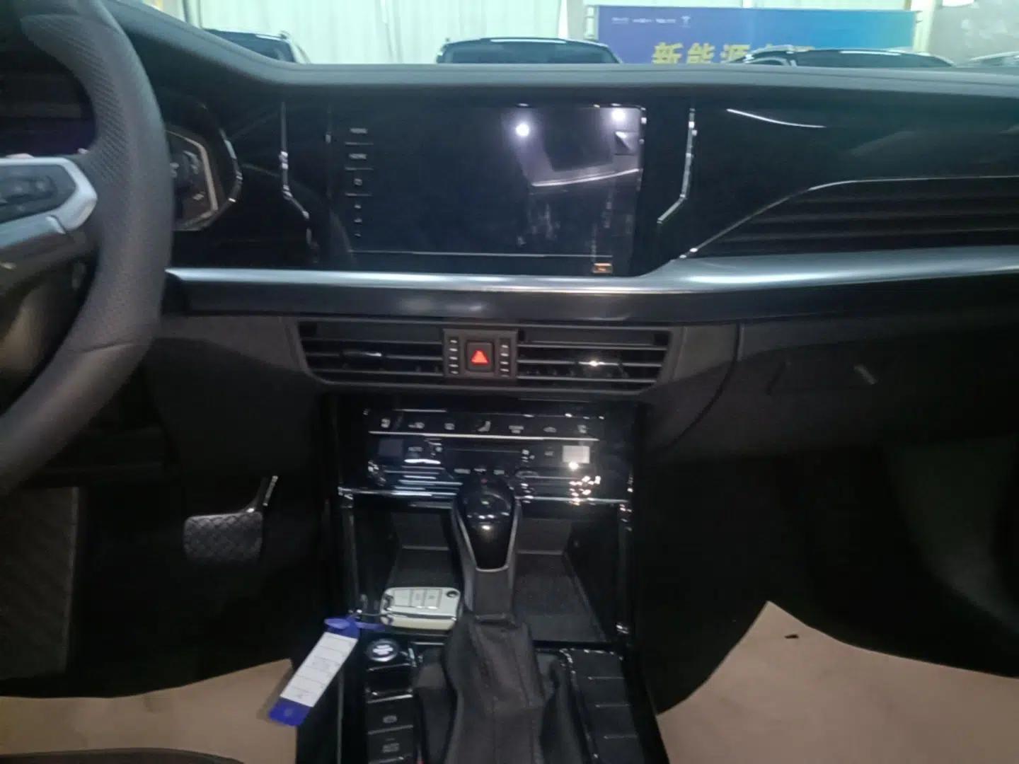 Volkswagen Passat 2025 Outstanding Model 380TSI Starry Dragon Edition — миниатюра 20