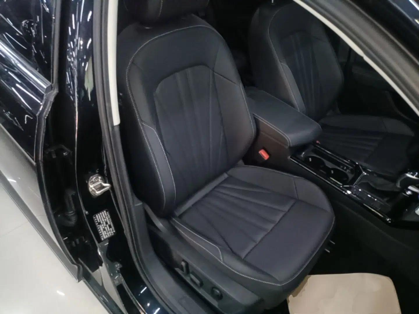 Volkswagen Passat 2025 Outstanding Model 380TSI Starry Dragon Edition — миниатюра 24