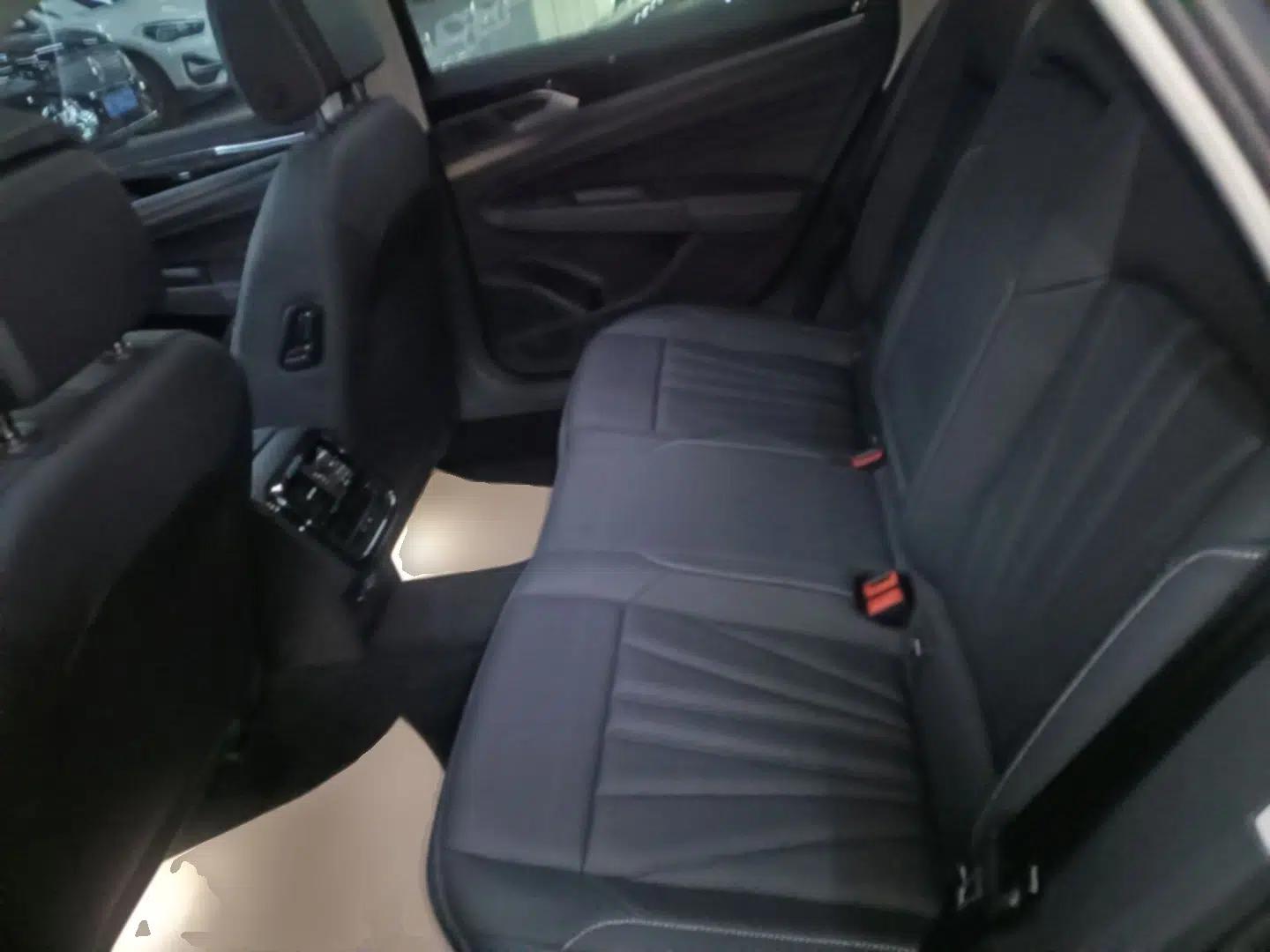 Volkswagen Passat 2025 Outstanding Model 380TSI Starry Dragon Edition — миниатюра 25
