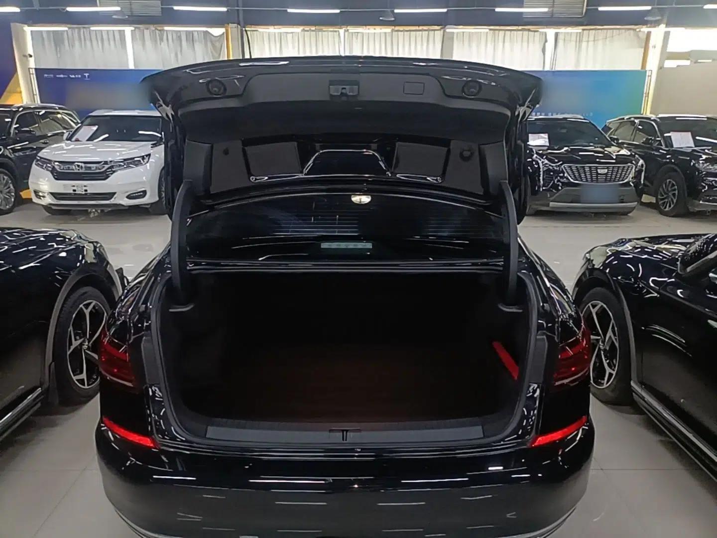 Volkswagen Passat 2025 Outstanding Model 380TSI Starry Dragon Edition — миниатюра 27