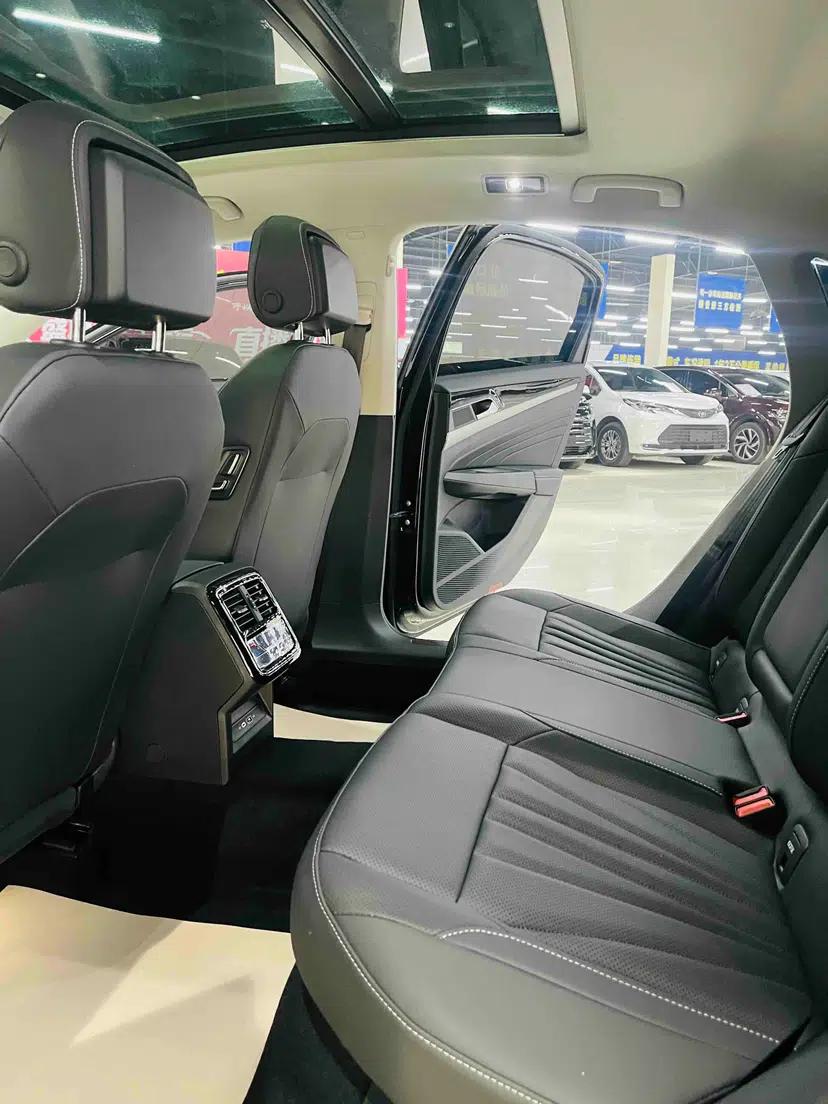 Volkswagen Passat 2025 Outstanding Model 380TSI Starry Dragon Edition — миниатюра 30