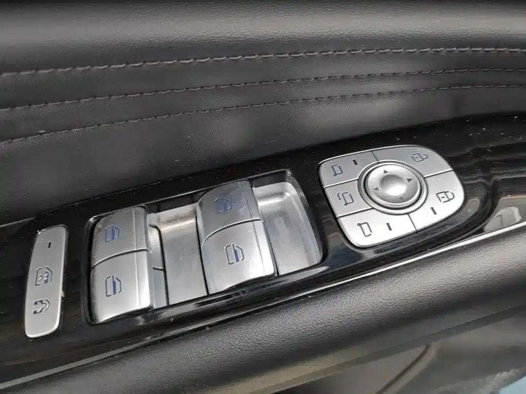 Chery Tiggo 9 2023 2.0T Dual-Clutch Two-Wheel Drive Luxury Edition 5-Seater — миниатюра 9