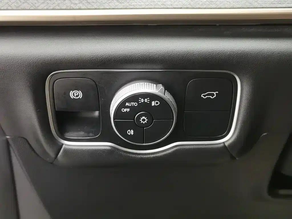 Chery Tiggo 9 2023 2.0T Dual-Clutch Two-Wheel Drive Premium Edition 5-Seater — миниатюра 21