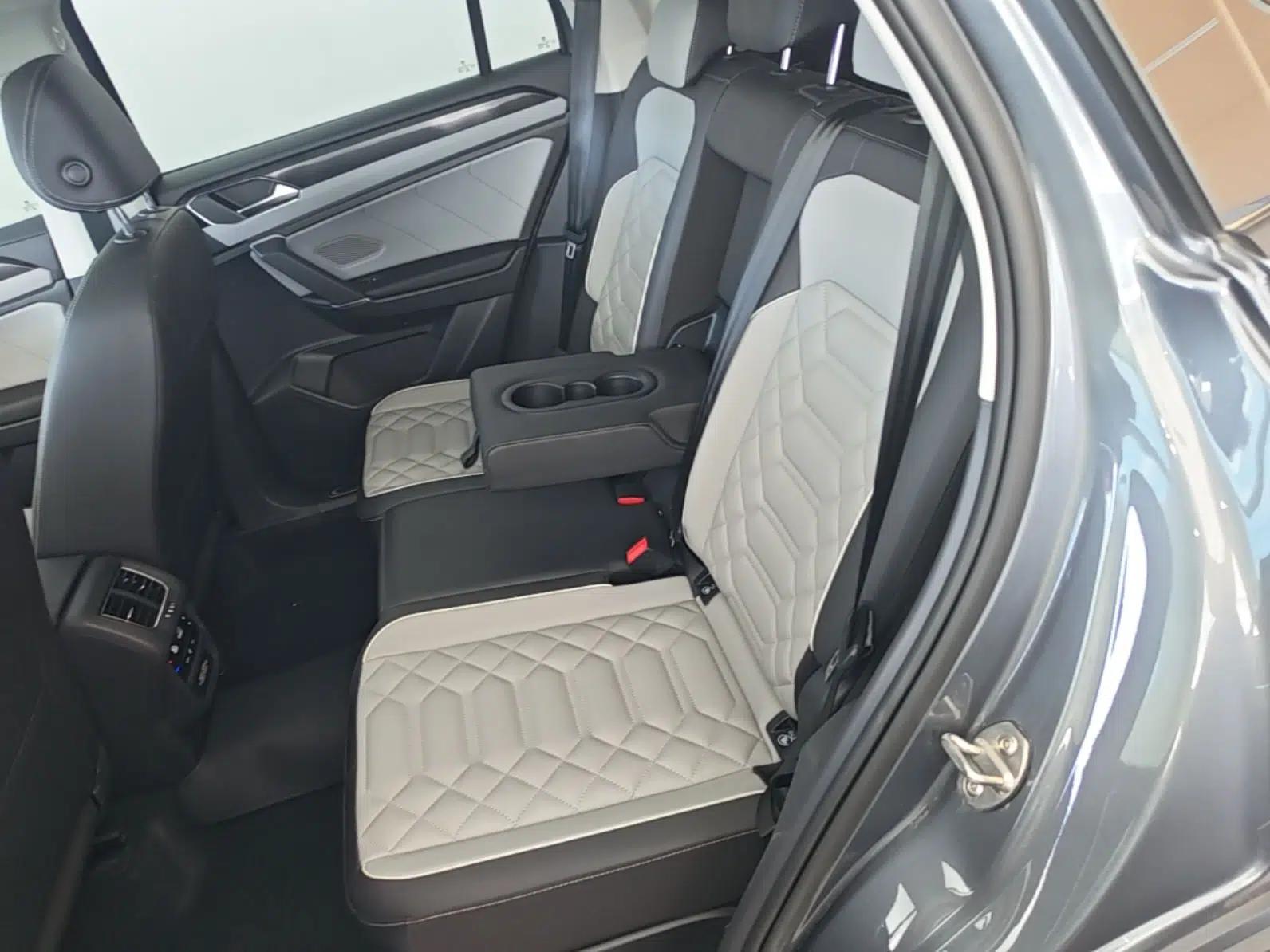 Volkswagen Tayron 2023 300TSI Two-Wheel-Drive Luxury Plus Advanced Edition — миниатюра 20