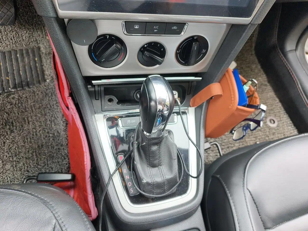 Volkswagen Lavida 2013 Restyled Classic 1.6L Automatic Comfort Edition — миниатюра 14