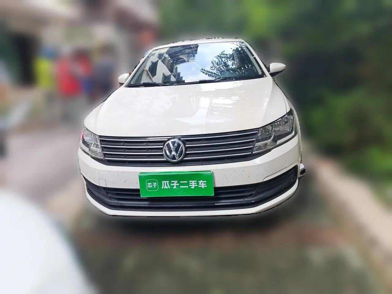 Volkswagen Lavida 2015 1.6L Manual Fashion Edition — миниатюра 2