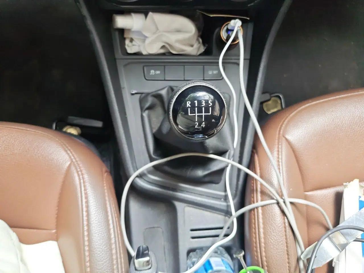 Volkswagen Lavida 2015 1.6L Manual Fashion Edition — миниатюра 13