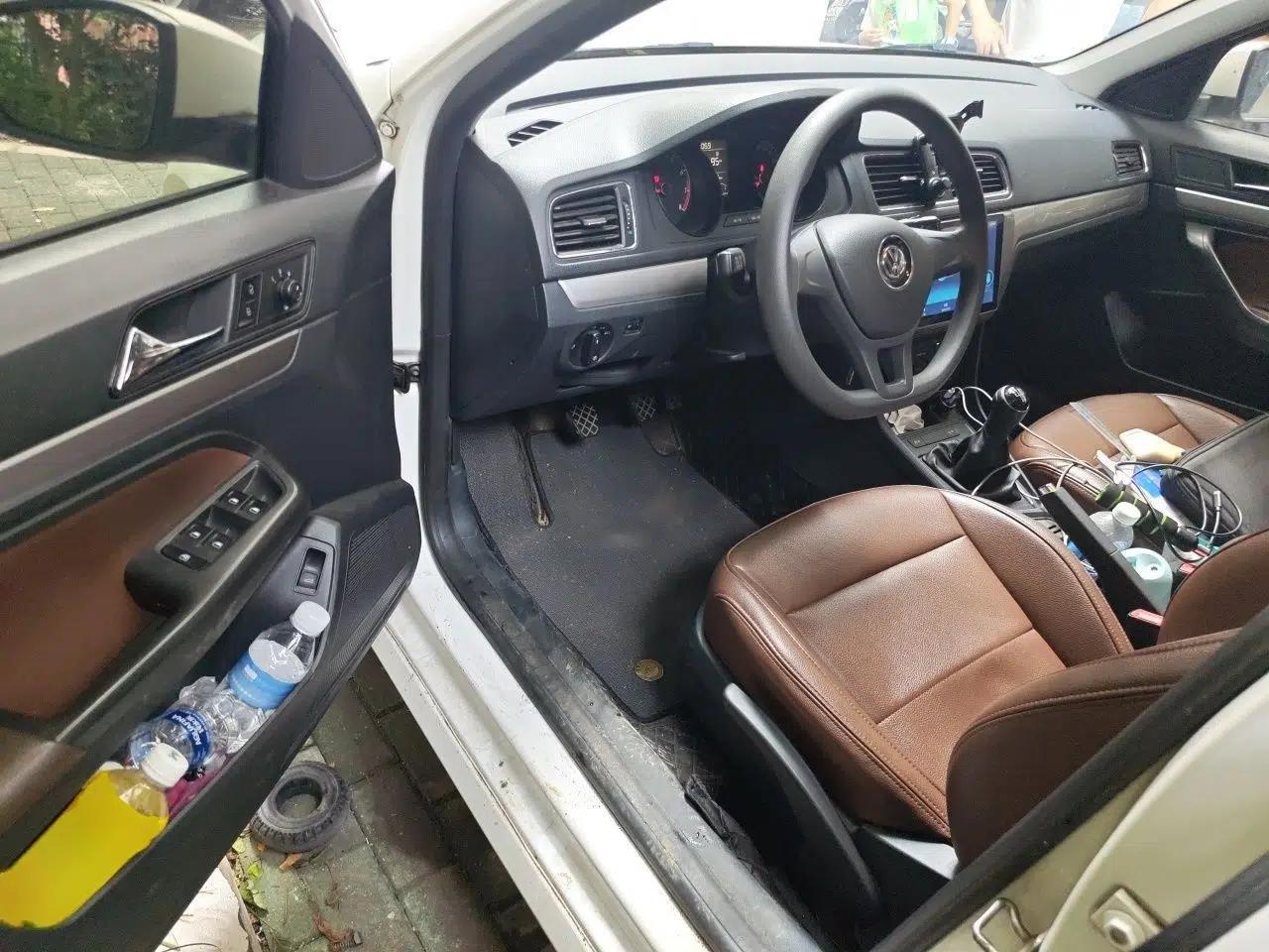 Volkswagen Lavida 2015 1.6L Manual Fashion Edition — миниатюра 19