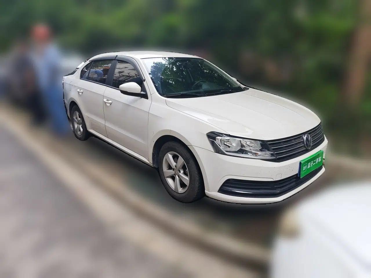 Volkswagen Lavida 2015 1.6L Manual Fashion Edition — миниатюра 3