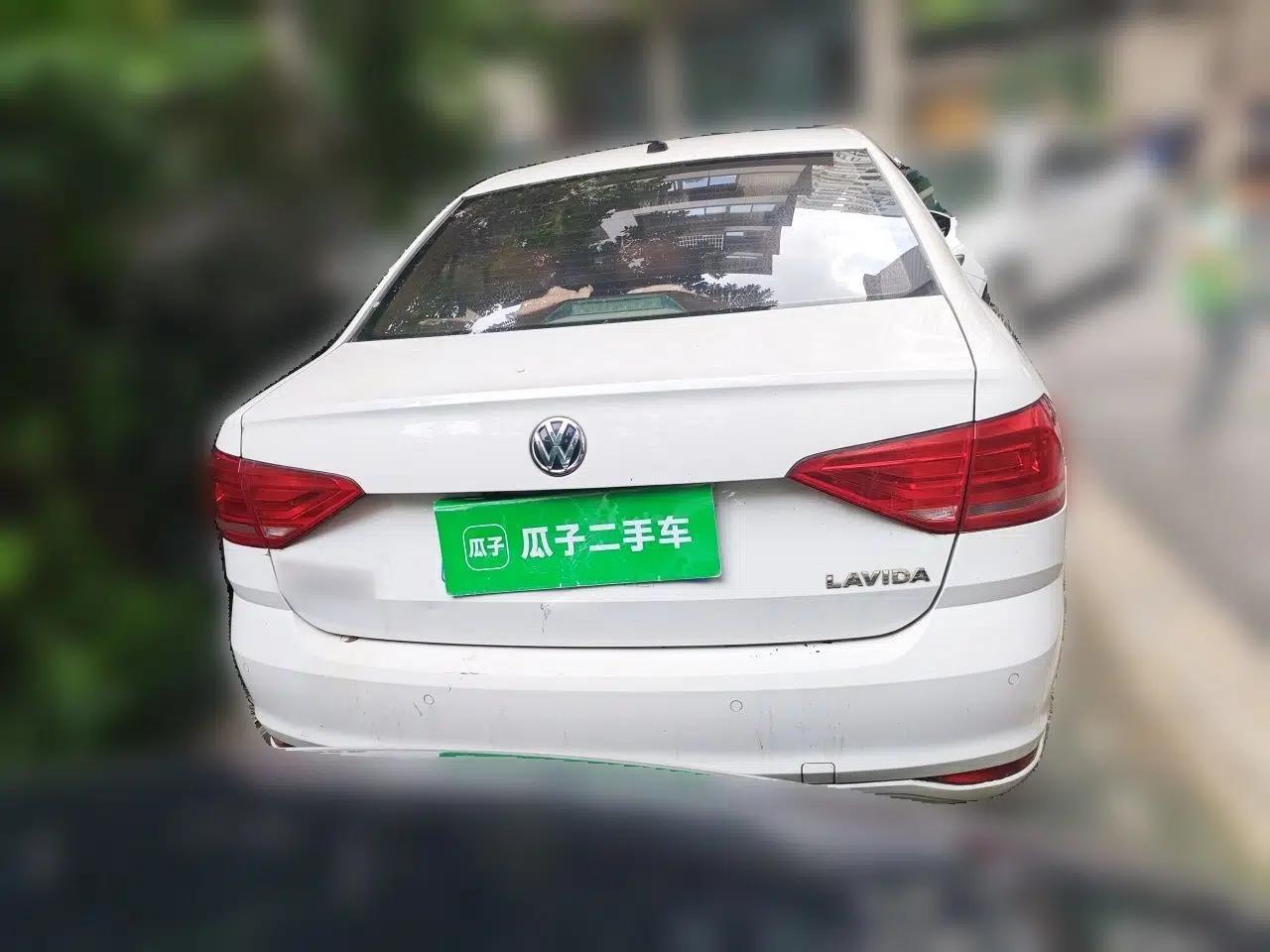 Volkswagen Lavida 2015 1.6L Manual Fashion Edition — миниатюра 5
