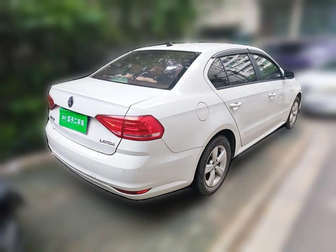 Volkswagen Lavida 2015 1.6L Manual Fashion Edition — миниатюра 6