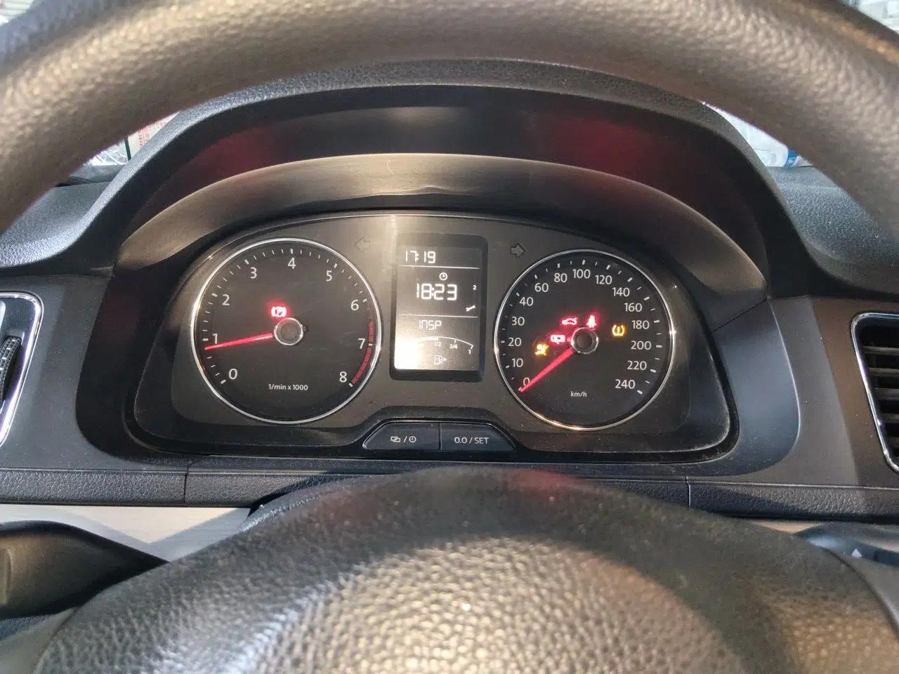 Volkswagen Lavida 2013 Restyled Classic 1.6L Manual Comfort Edition — миниатюра 11