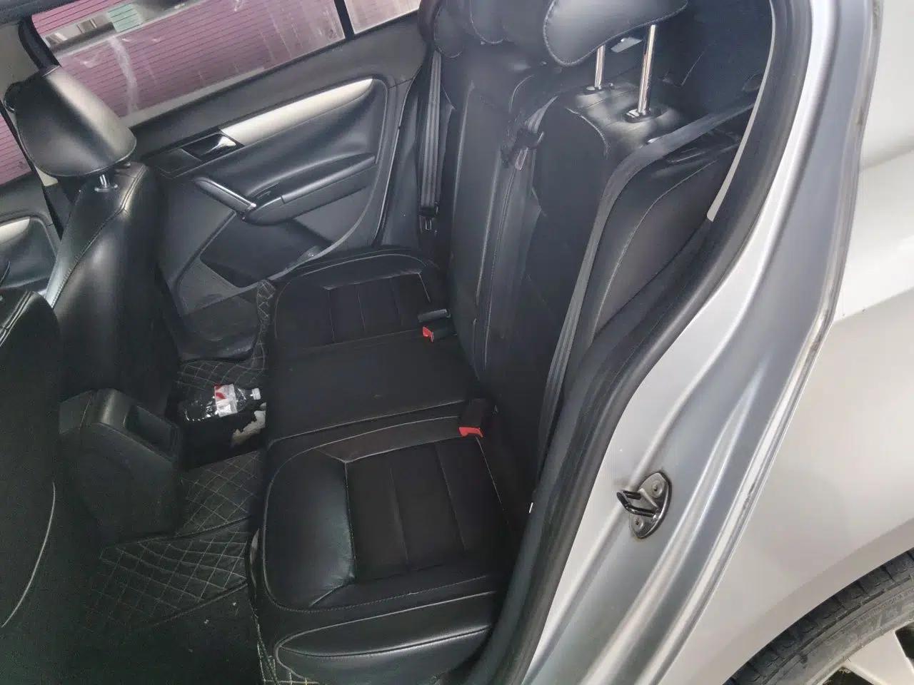 Volkswagen Lavida 2013 Restyled Classic 1.6L Manual Comfort Edition — миниатюра 17