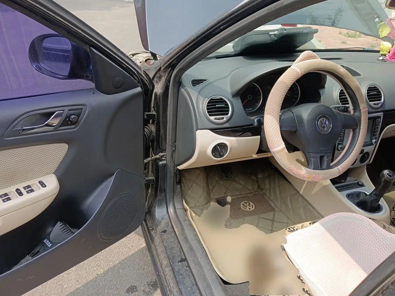 Volkswagen Lavida 2013 Classic 1.6L Manual Fashion Edition — миниатюра 16