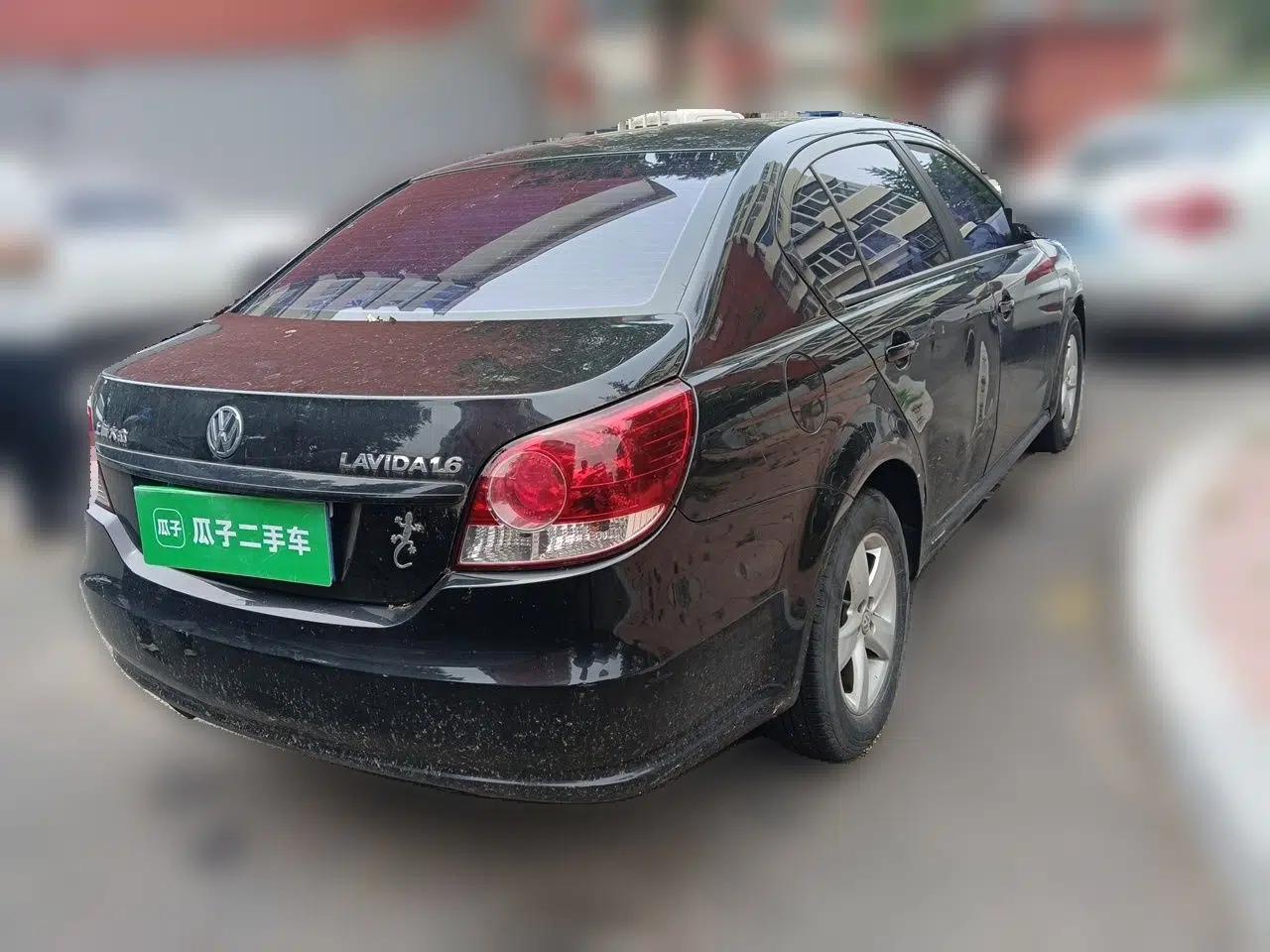 Volkswagen Lavida 2013 Classic 1.6L Manual Fashion Edition — миниатюра 6