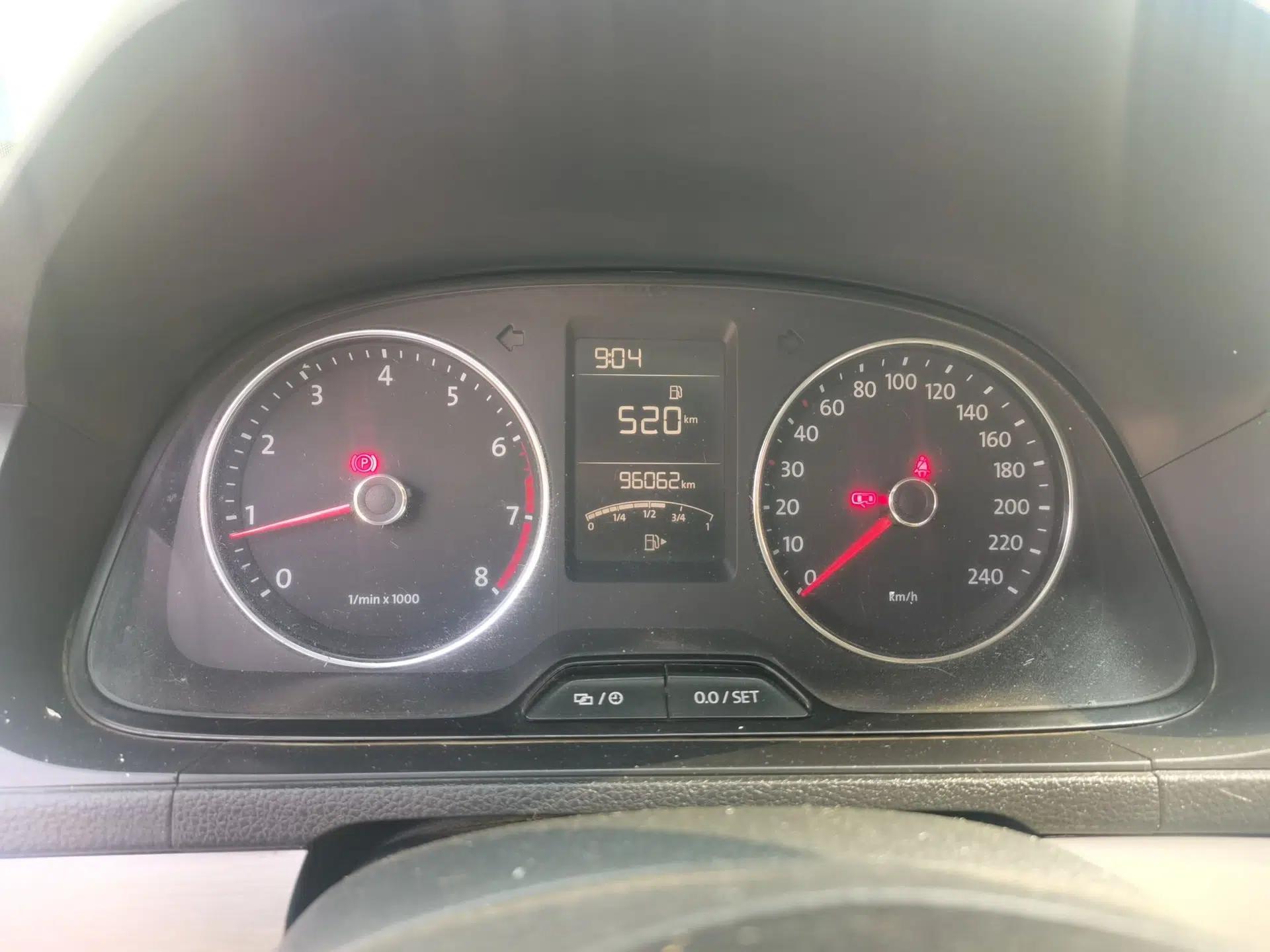 Volkswagen Lavida 2013 Restyled Classic 1.6L Manual Comfort Edition — миниатюра 11