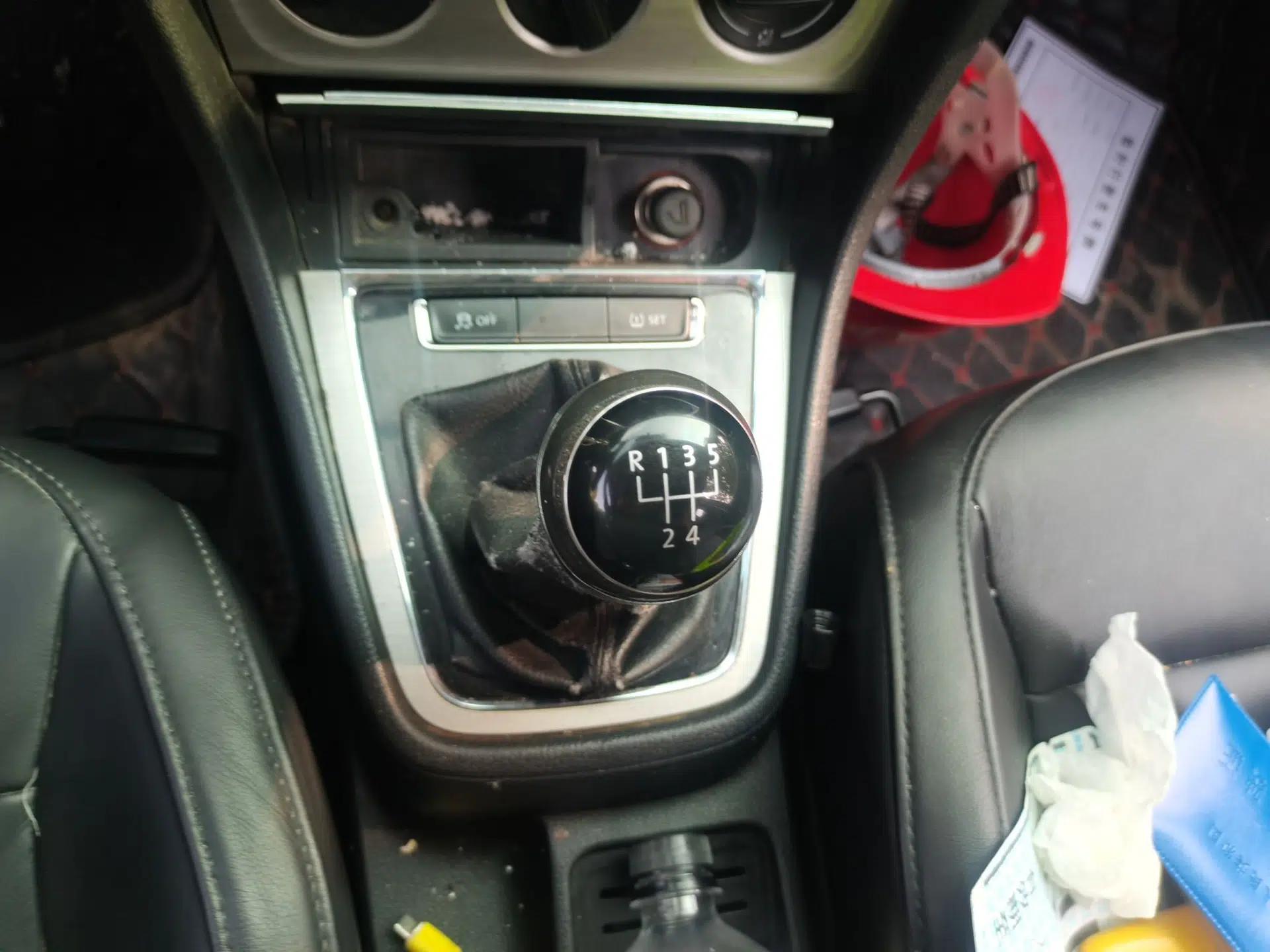 Volkswagen Lavida 2013 Restyled Classic 1.6L Manual Comfort Edition — миниатюра 14