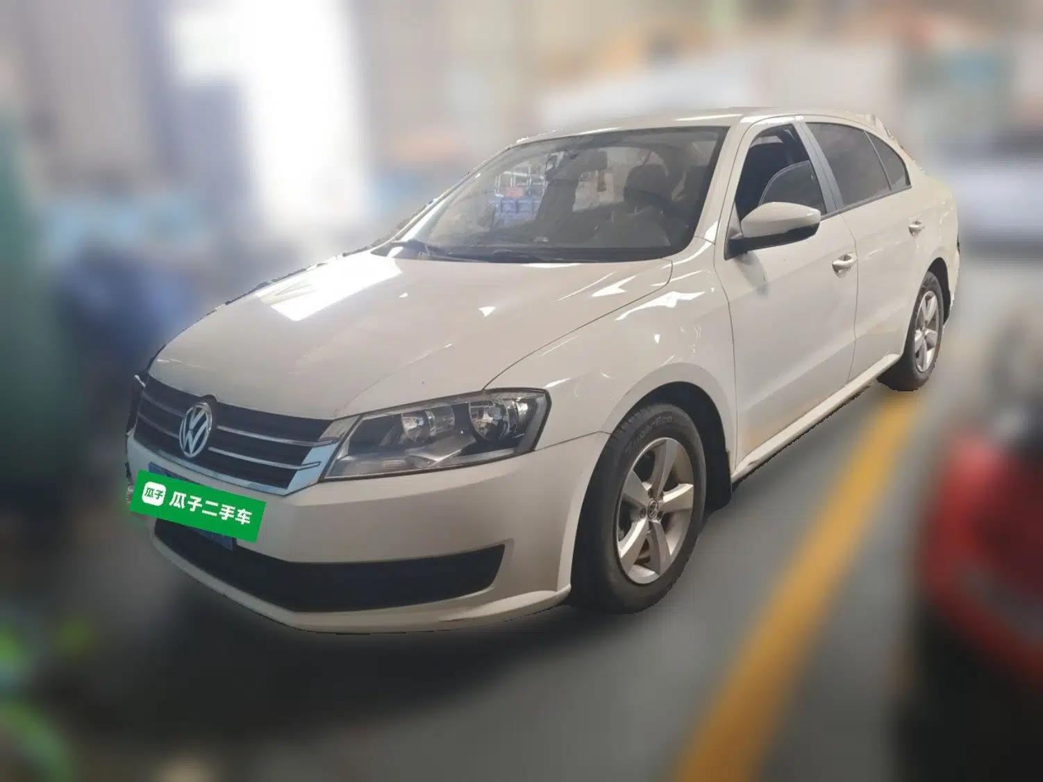 Volkswagen Lavida 2013 Revised Classic 1.6L Automatic Fashion Edition — миниатюра 1