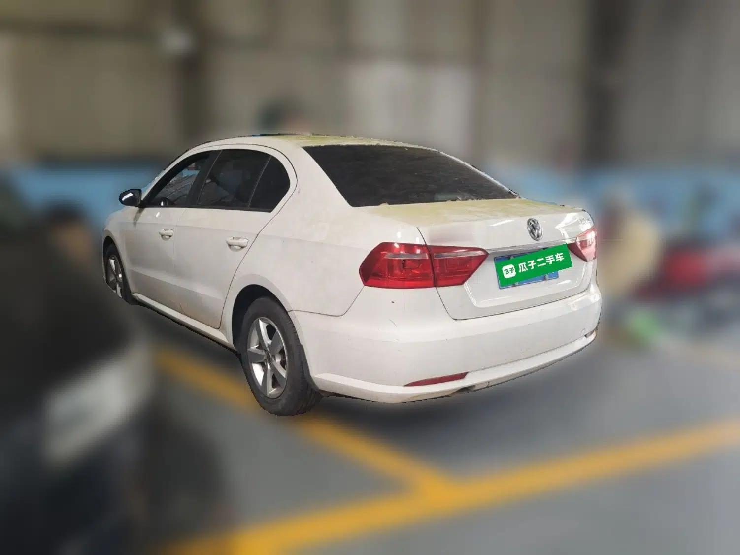 Volkswagen Lavida 2013 Revised Classic 1.6L Automatic Fashion Edition — миниатюра 4