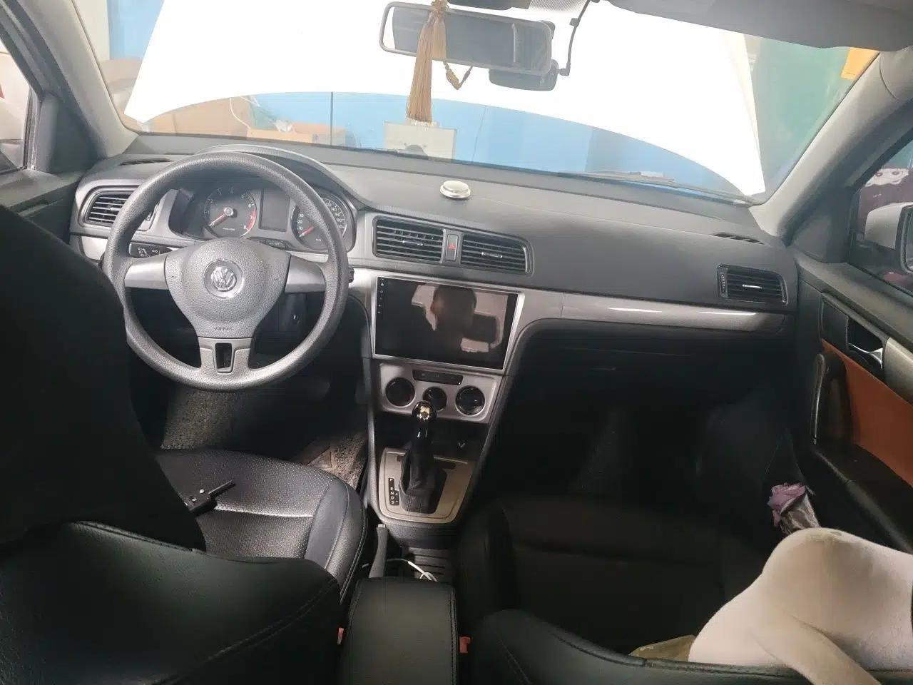 Volkswagen Lavida 2013 Revised Classic 1.6L Automatic Fashion Edition — миниатюра 9