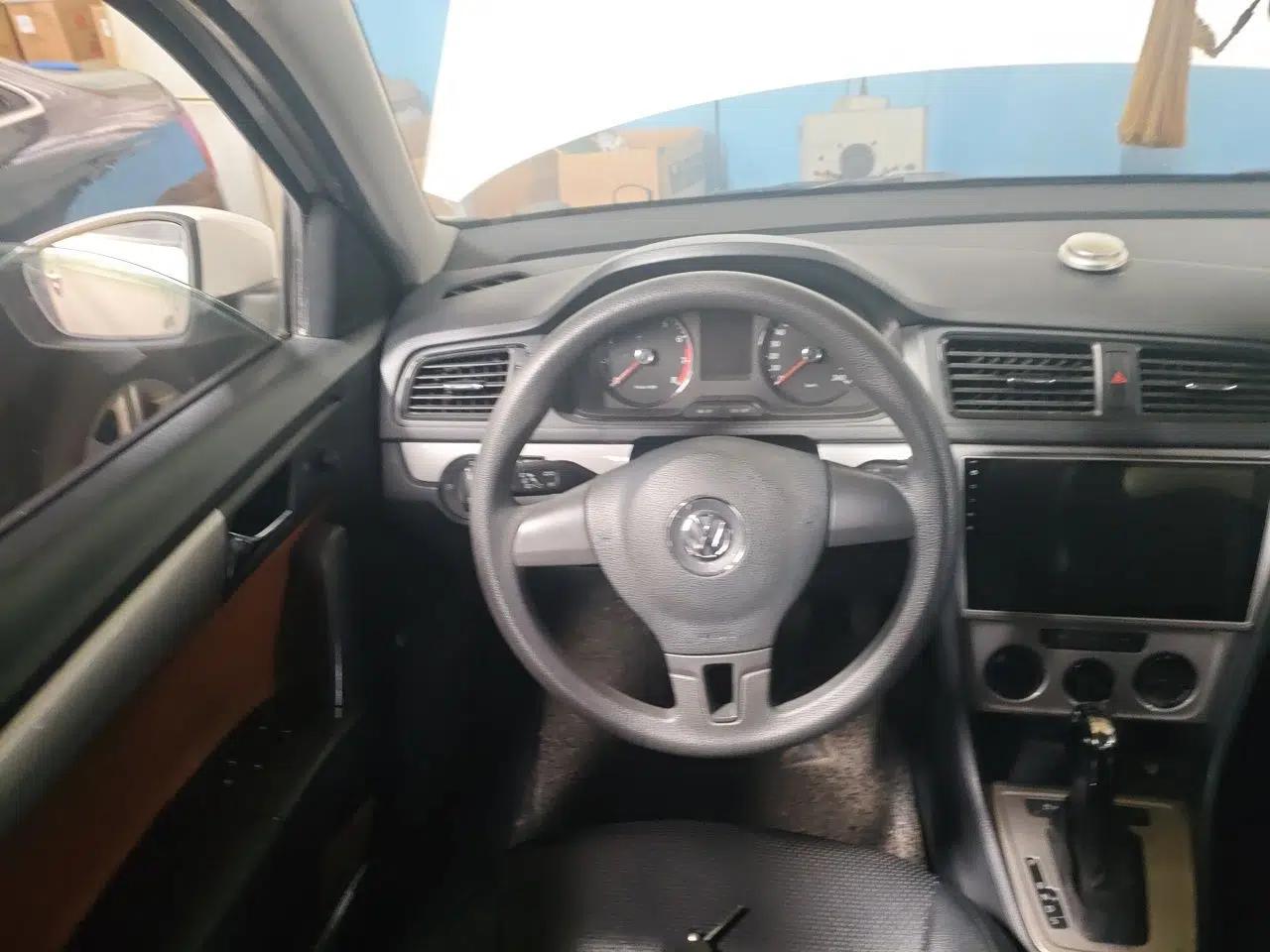 Volkswagen Lavida 2013 Revised Classic 1.6L Automatic Fashion Edition — миниатюра 10