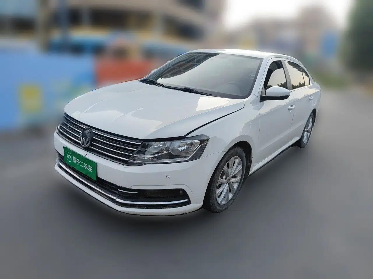 Volkswagen Lavida 2015 1.6L Manual Comfort Edition — миниатюра 1
