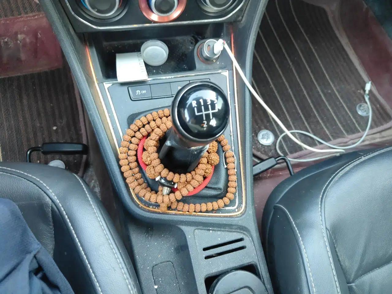Volkswagen Lavida 2015 1.6L Manual Comfort Edition — миниатюра 14