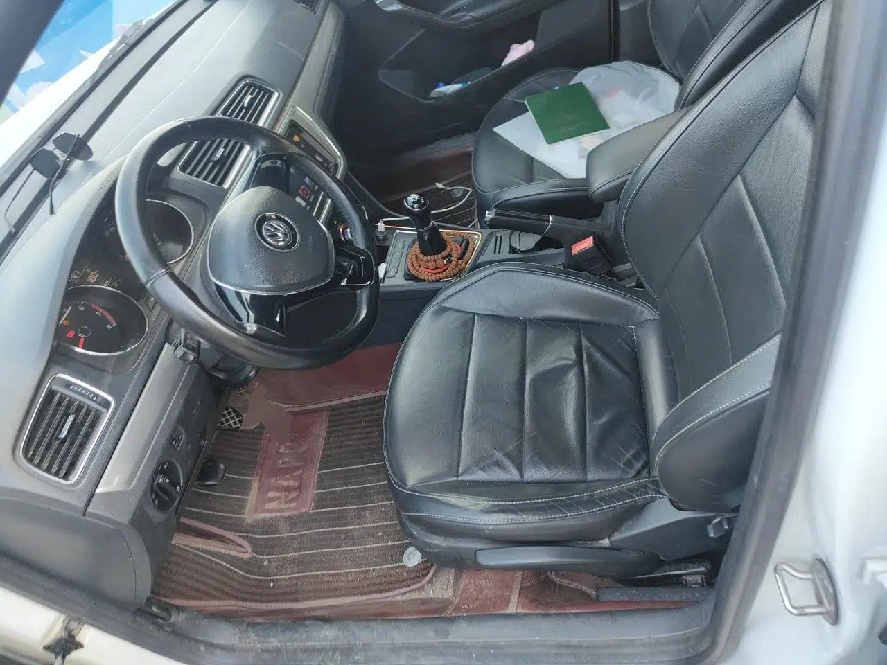 Volkswagen Lavida 2015 1.6L Manual Comfort Edition — миниатюра 15
