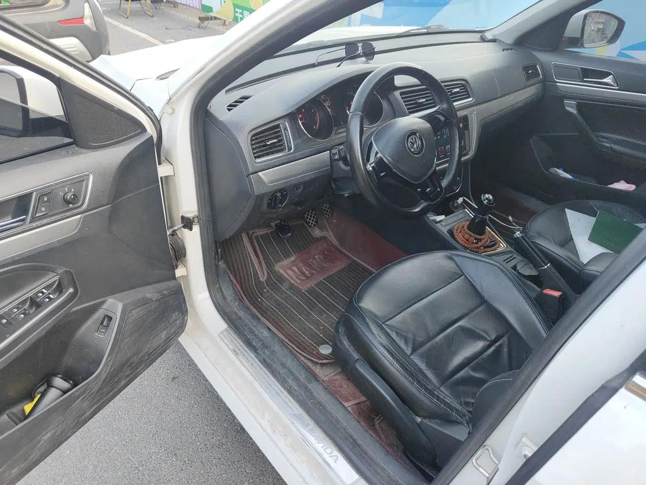 Volkswagen Lavida 2015 1.6L Manual Comfort Edition — миниатюра 16