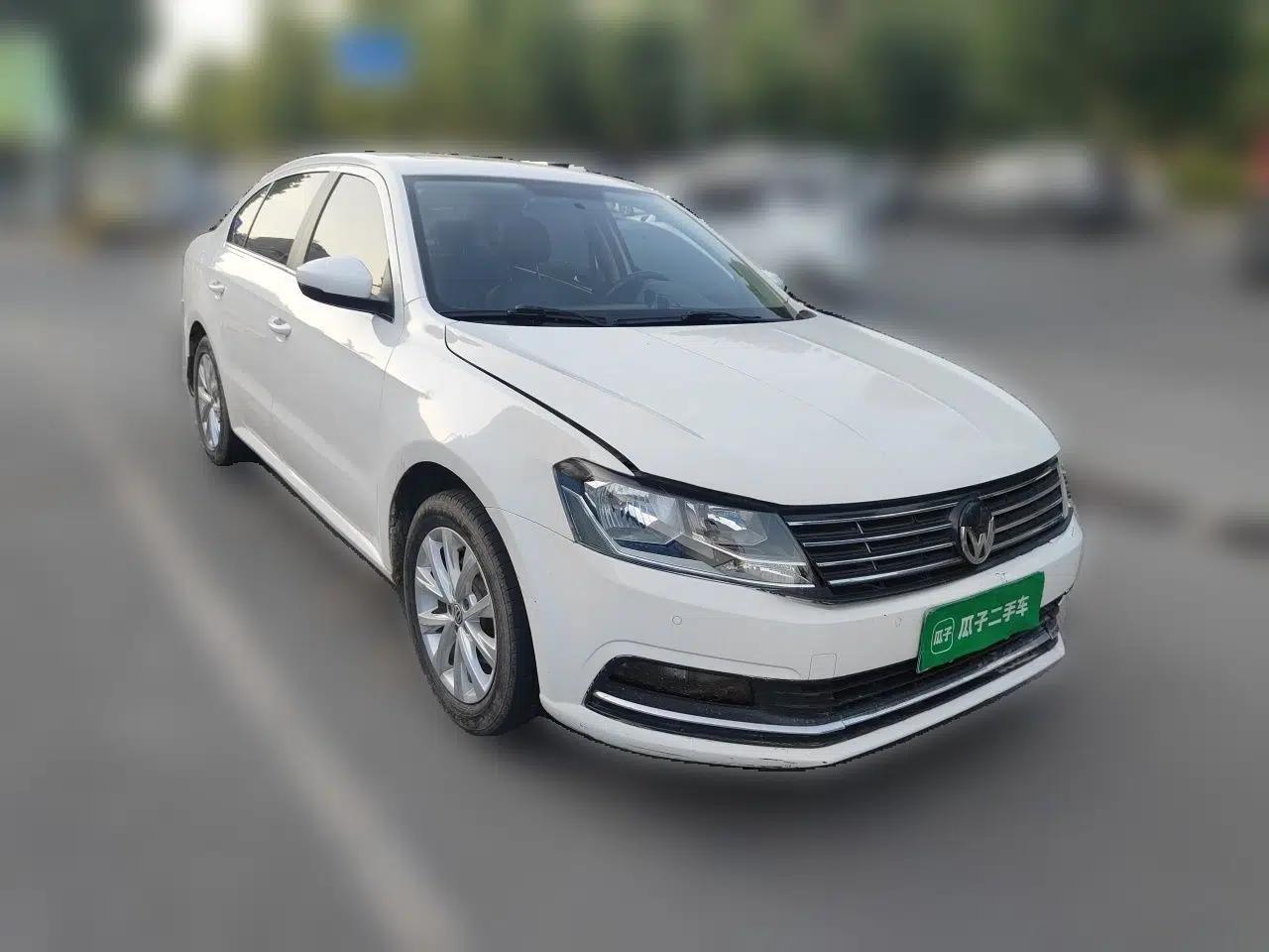 Volkswagen Lavida 2015 1.6L Manual Comfort Edition — миниатюра 3