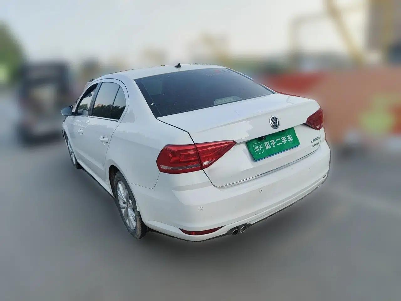 Volkswagen Lavida 2015 1.6L Manual Comfort Edition — миниатюра 4