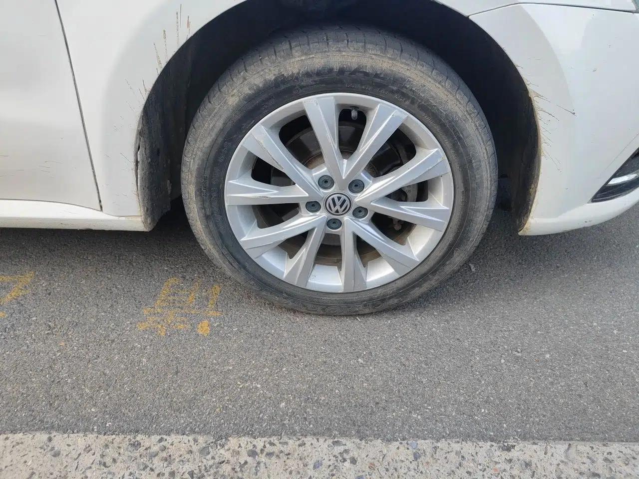 Volkswagen Lavida 2015 1.6L Manual Comfort Edition — миниатюра 8