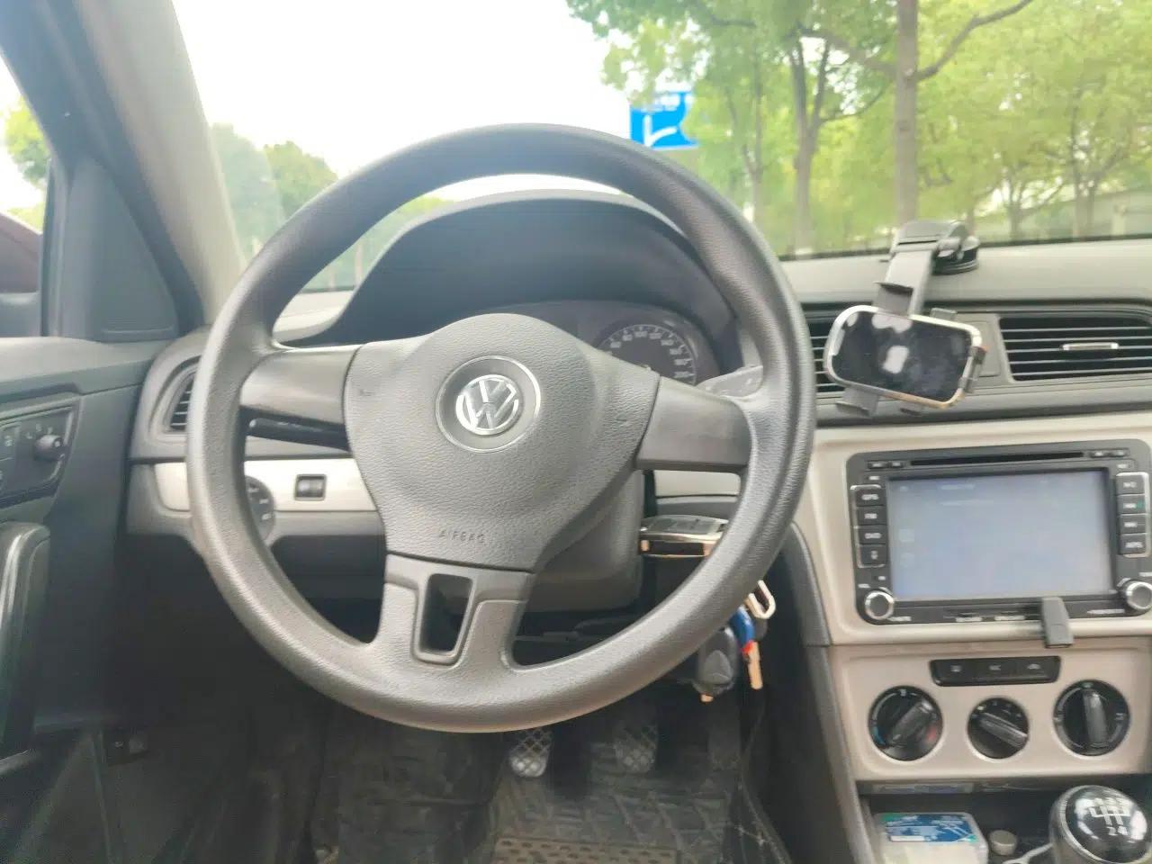 Volkswagen Lavida 2013 Revised Classic 1.6L Manual Fashion Edition — миниатюра 10