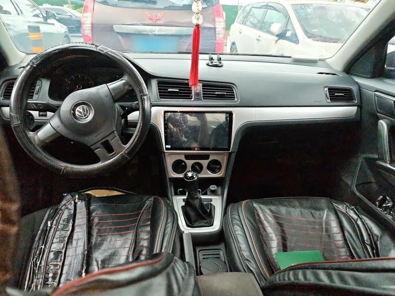 Volkswagen Lavida 2013 Revised Classic 1.6L Manual Fashion Edition — миниатюра 9