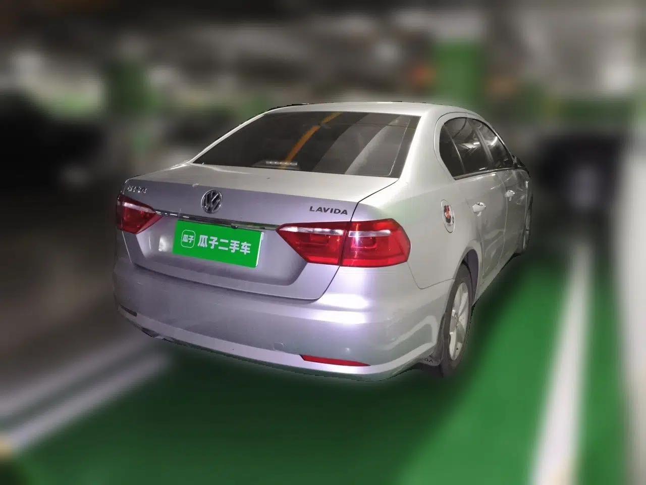 Volkswagen Lavida 2013 Revised Classic 1.6L Manual Fashion Edition — миниатюра 6