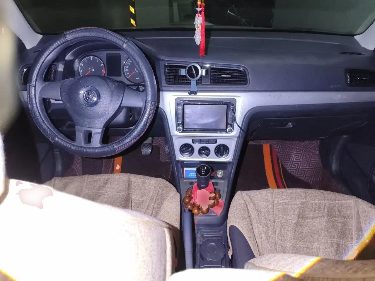Volkswagen Lavida 2013 Revised Classic 1.6L Manual Fashion Edition — миниатюра 9
