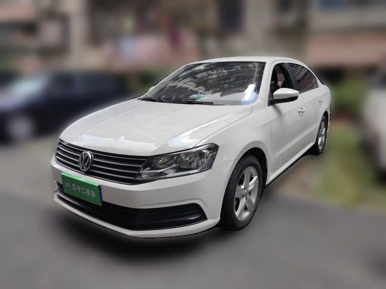 Volkswagen Lavida 2015 1.6L Manual Fashion Edition — миниатюра 1