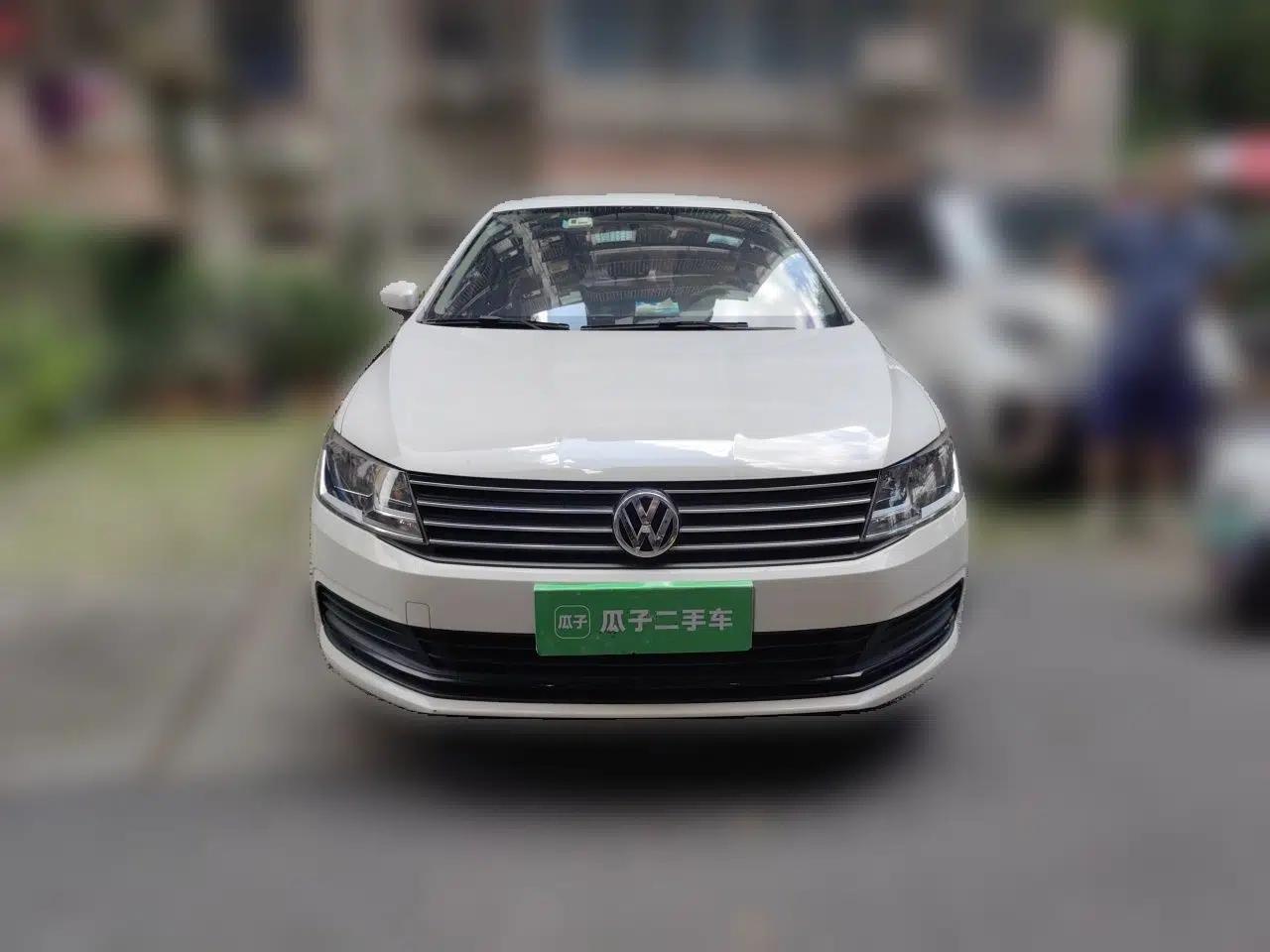 Volkswagen Lavida 2015 1.6L Manual Fashion Edition — миниатюра 2