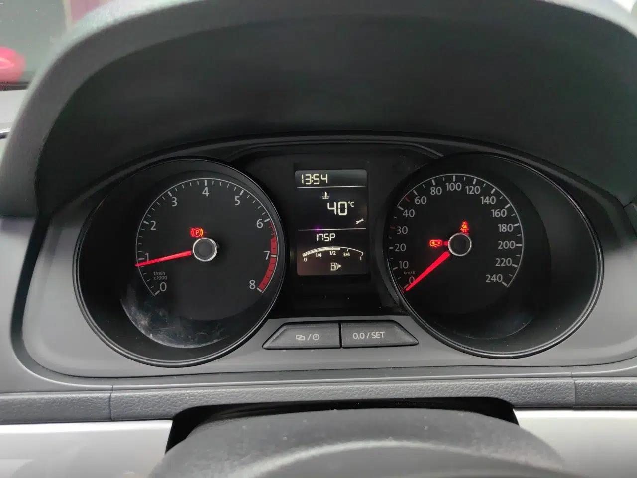Volkswagen Lavida 2015 1.6L Manual Fashion Edition — миниатюра 11