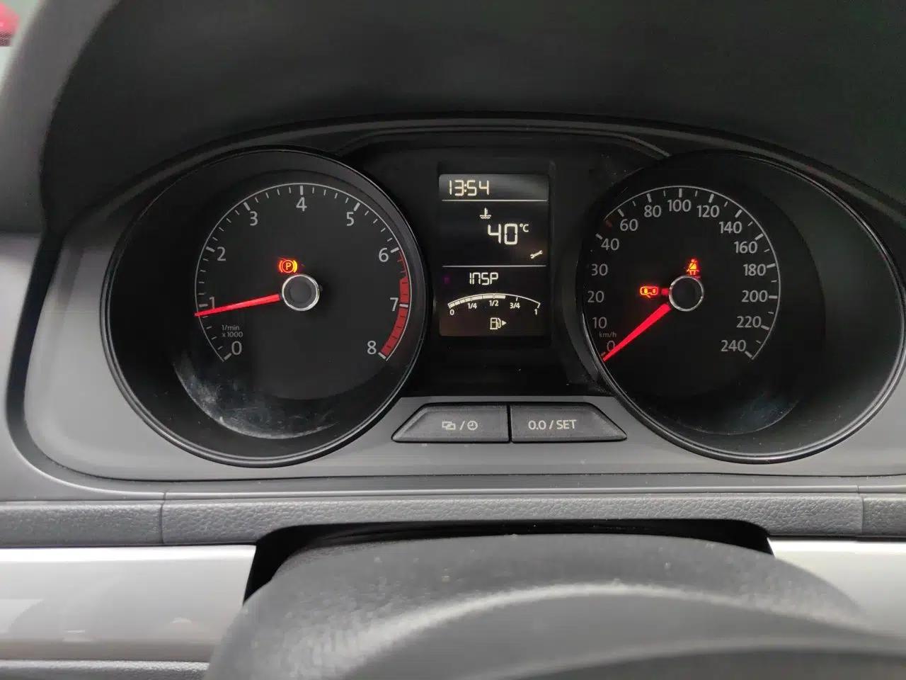 Volkswagen Lavida 2015 1.6L Manual Fashion Edition — миниатюра 12