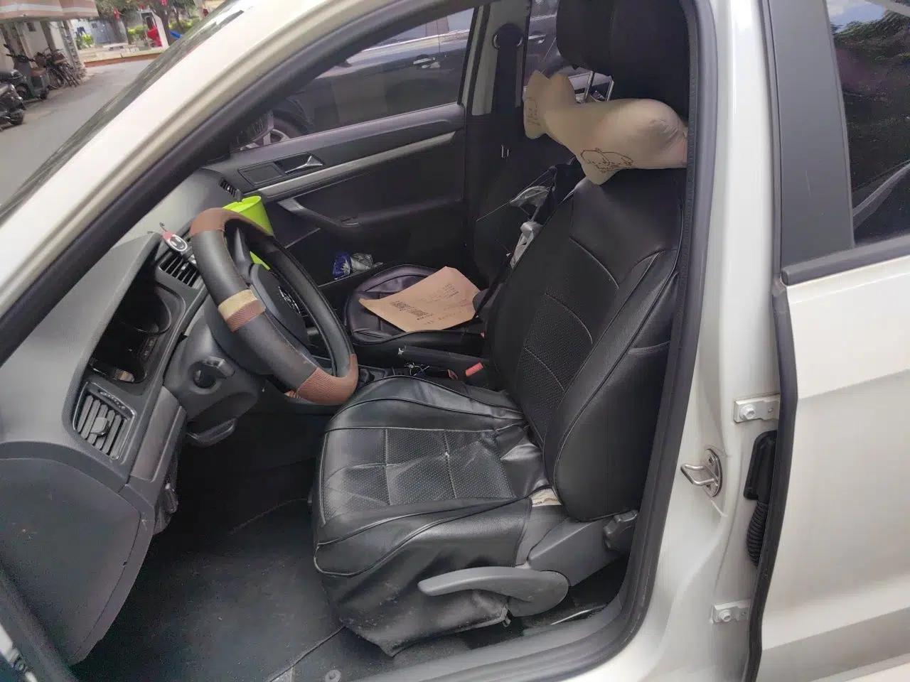 Volkswagen Lavida 2015 1.6L Manual Fashion Edition — миниатюра 15