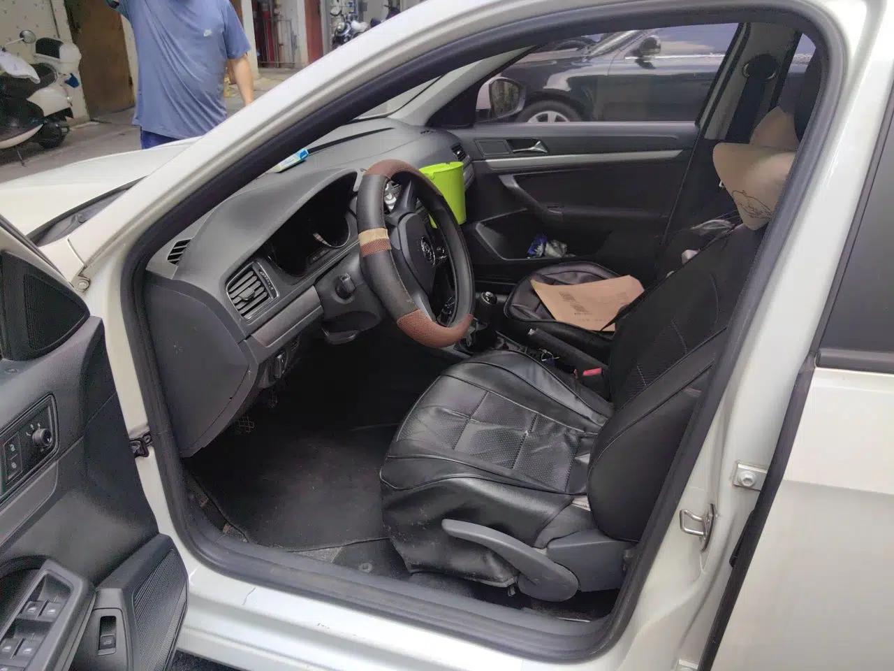 Volkswagen Lavida 2015 1.6L Manual Fashion Edition — миниатюра 16