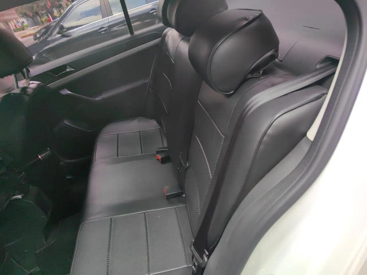 Volkswagen Lavida 2015 1.6L Manual Fashion Edition — миниатюра 17