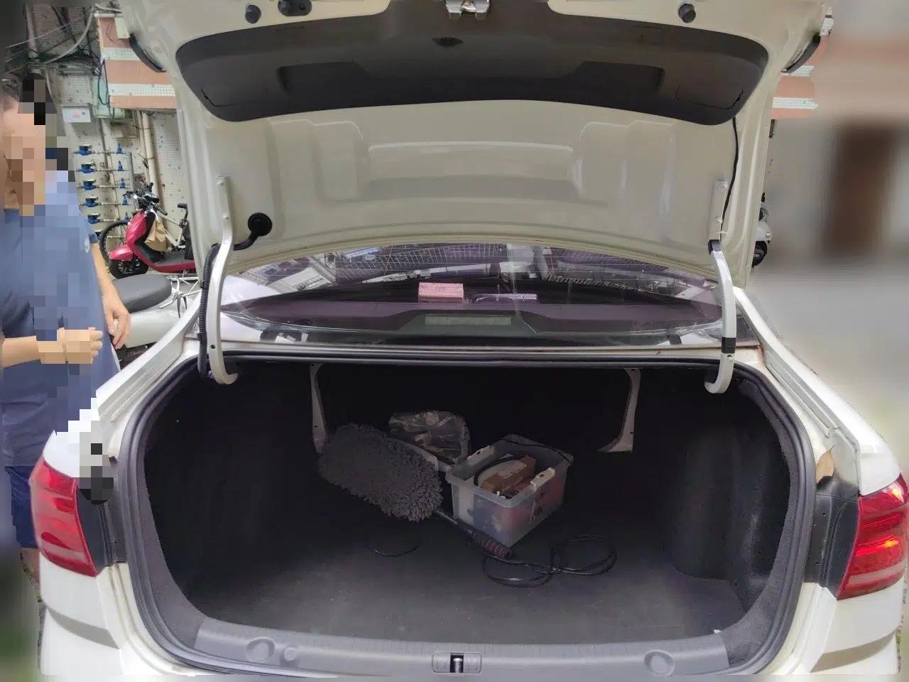 Volkswagen Lavida 2015 1.6L Manual Fashion Edition — миниатюра 19