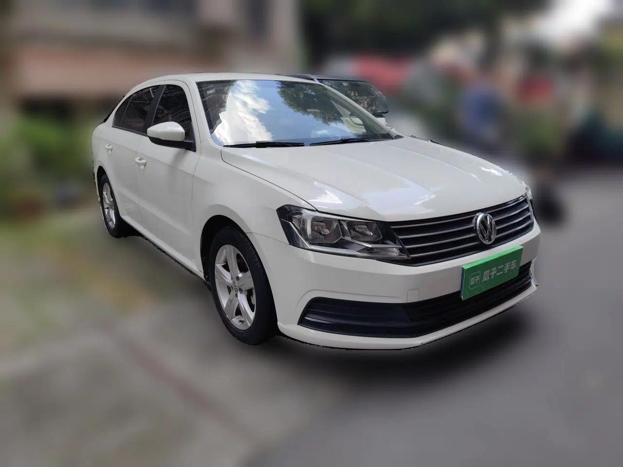 Volkswagen Lavida 2015 1.6L Manual Fashion Edition — миниатюра 3