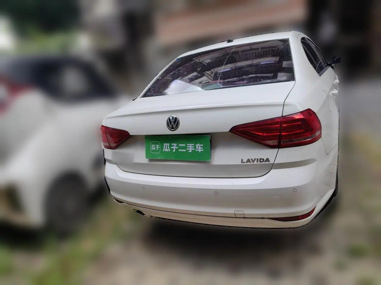 Volkswagen Lavida 2015 1.6L Manual Fashion Edition — миниатюра 5